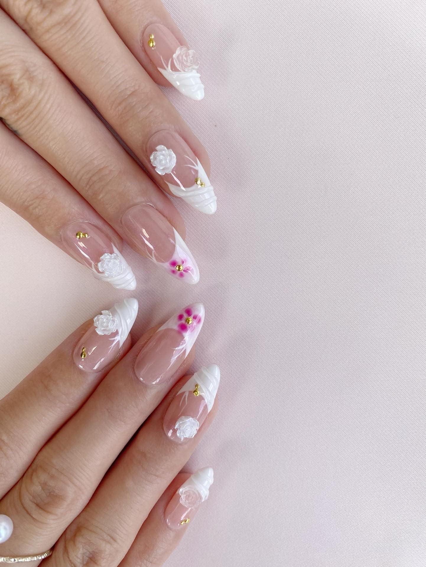 Blooming Petals - GO2NAIL  MEDIUM LONG ALMOND PressOnNails