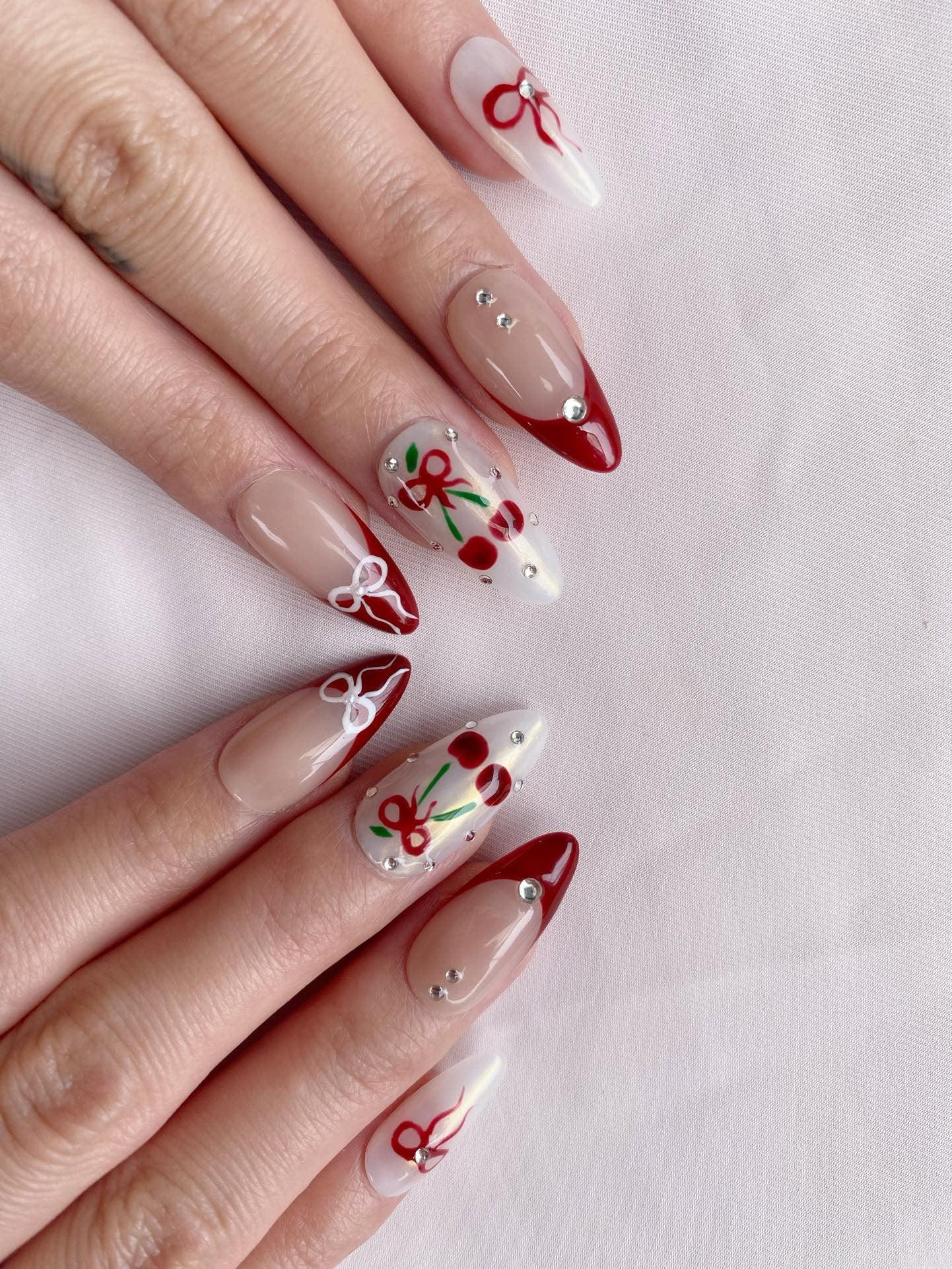 Cherry Love - GO2NAIL  MEDIUM ALMOND PressOnNails