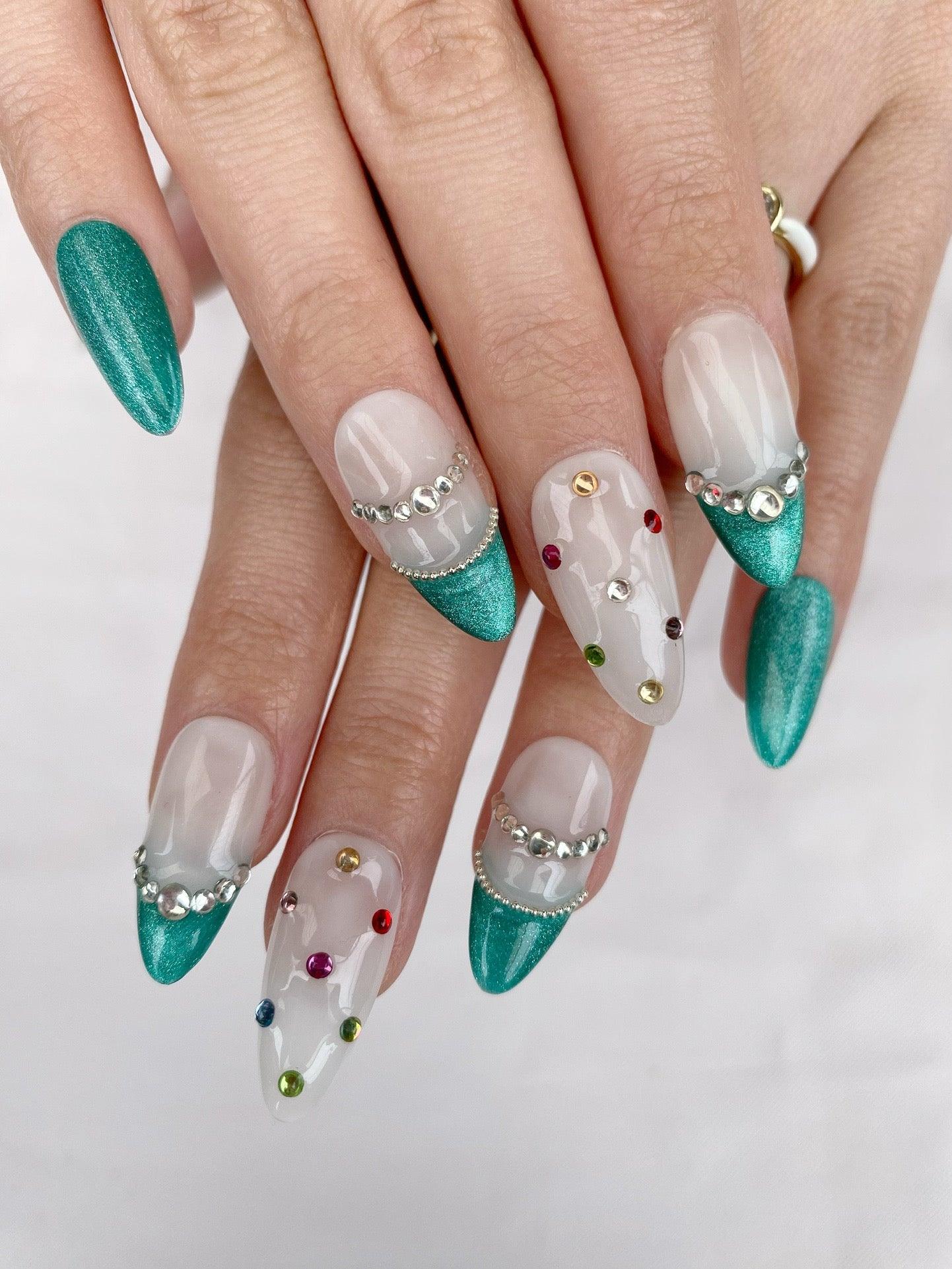 Emerald Charm - GO2NAIL  MEDIUM ALMOND PressOnNails