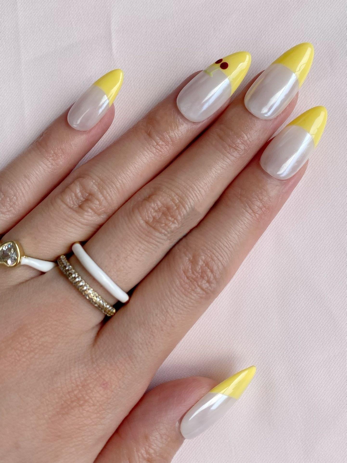 Lemon Glow - GO2NAIL  LONG ALMOND PressOnNails